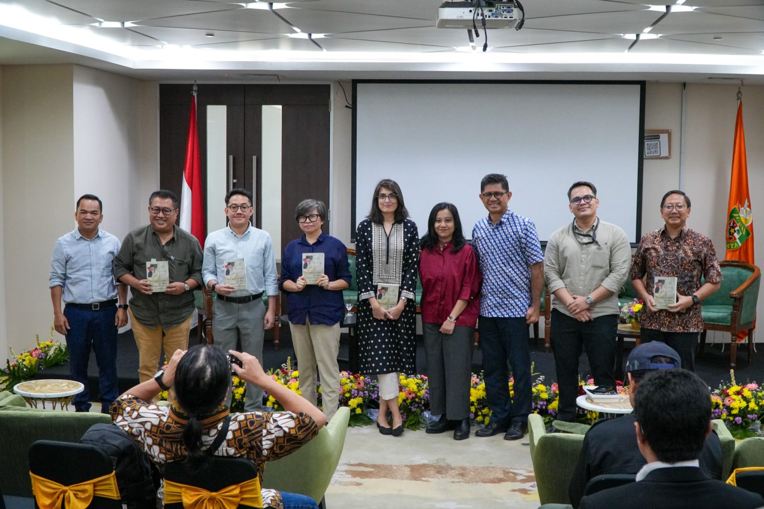 Forum Semanggi #3 Diskusi Buku: Era Kebangkitan Kembali Otoritarianisme di Indonesia, Dasawarsa Kepemimpinan Jokowi